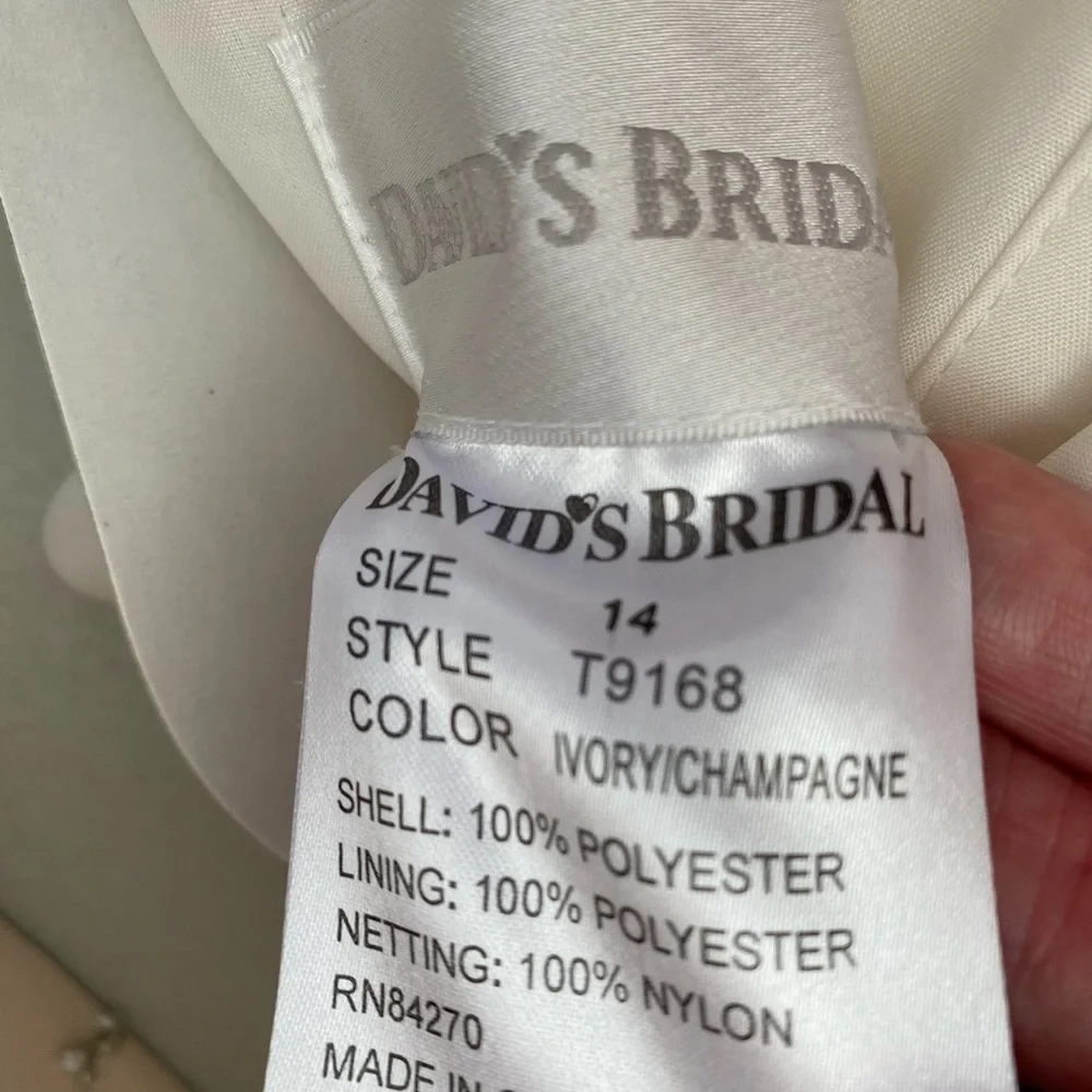 Wedding gown - Picture 14 of 14